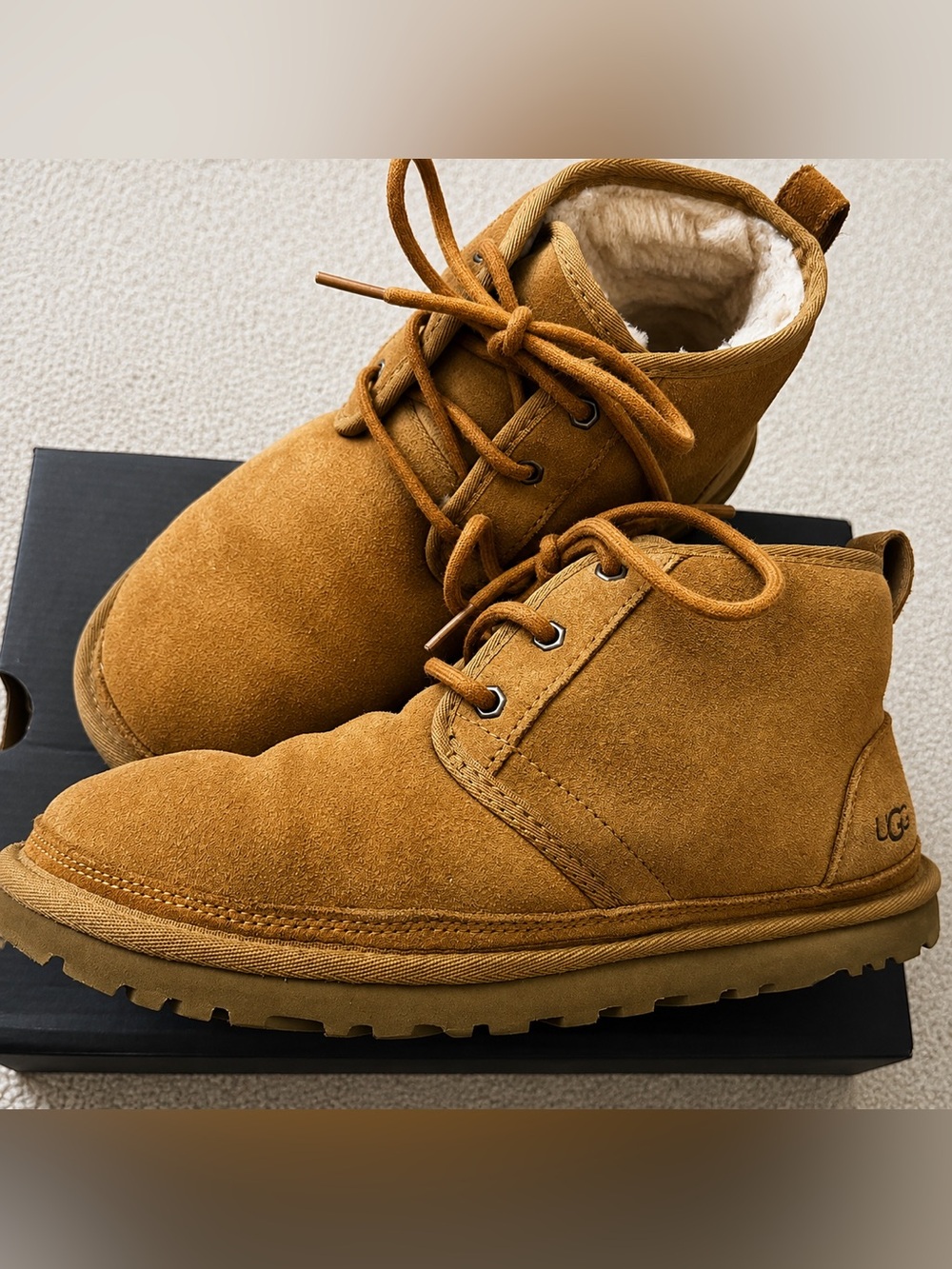 IN BOX UGG NEUMELS SIZE 9